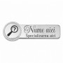 Ecuson Personalizat din Inox Argintiu Zoom Pietre – Gravură Laser Simbol Nume și Specializare