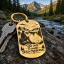 Breloc inox auriu personalizat „Un om. O undiță. Zero probleme.” – gravură laser, cadou pentru pescari