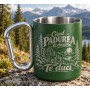 Cană Gravată Verde 200ml cu Carabinieră „Când pădurea te cheamă. Te duci.” | Cadou pentru Vânători
