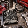 Breloc gravat inox „Un om. O cheie de 10. Zero probleme.” | Colecția "Garage Legends"
