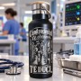 Termos Gravat Negru 500 ml – Cadou Asistentă Medicală | Giftopolis