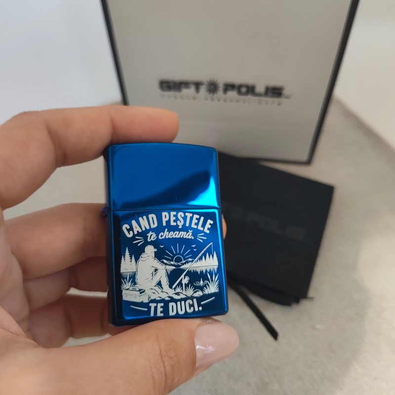                  Brichetă personalizată pentru pescari – „Când peștele te cheamă. Te duci.”
               
