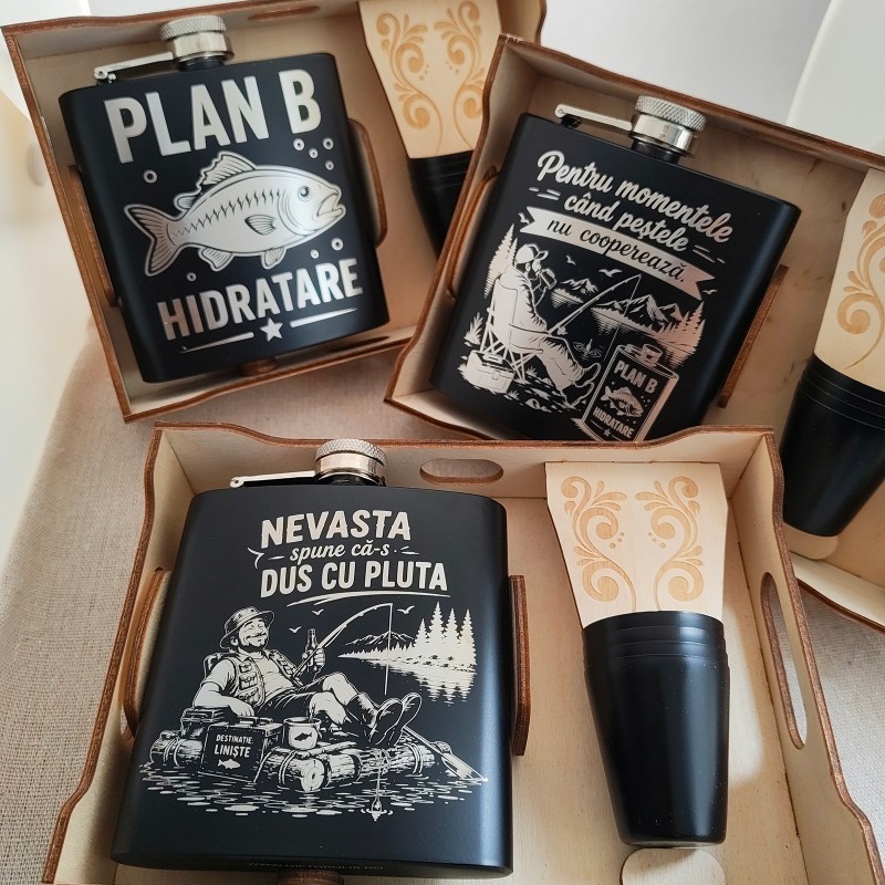                  Set ploscă inox 200ml + 4 pahare – cadou pescari „Dus cu pluta”
               