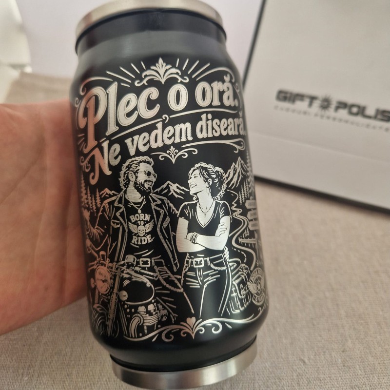 Termos negru tip Doza gravată „Plec o oră. Ne vedem diseară.” | Cadou pentru motocicliști