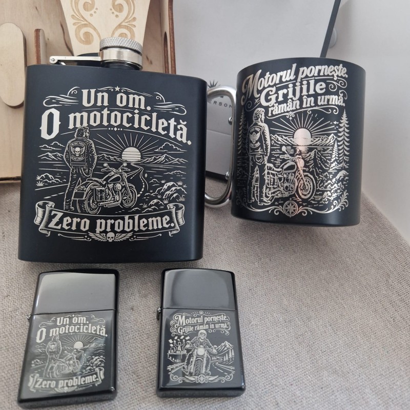                  Brichetă Gravată Black „Motorul pornește. Grijile rămân în urmă” | Cadou pentru motocicliști
               