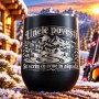 Pahar de Vin Negru Gravat „Unele Povești Se Scriu cu Urme în Zăpadă” | Colecția Born for Snow