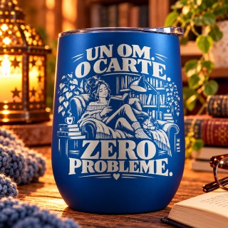 Pahar de Vin Gravat Albastru 360 ml „Un Om. O Carte.” | Giftopolis