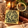 Breloc Auriu Gravat „Un Om. O Carte. Zero Probleme.” | Book Lover