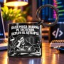 Breloc Pătrat Inox Negru „Pisica Doarme, Deploy-ul Așteaptă” | Cadou IT