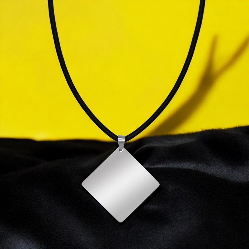                  Colier Personalizat Romb Inox Argintiu Piele Cum Vrei Tu
               