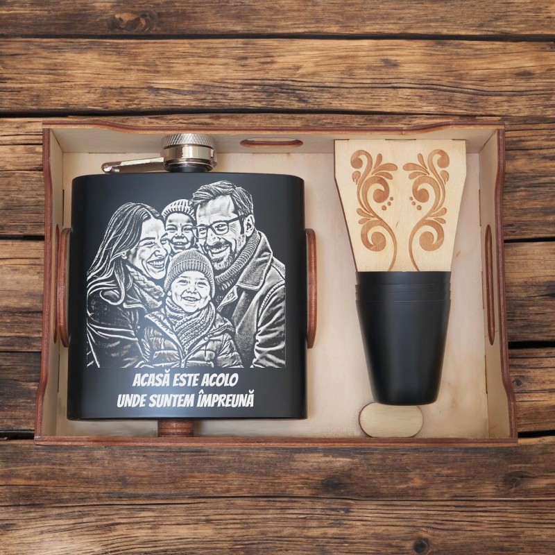                  Set Cadou Pahare si Sticla de buzunar Personalizata Inox Negru 200ml Poza si mesaj
               