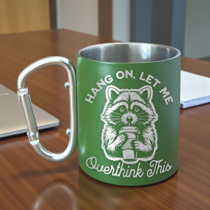                  Cana cu Carabiniera Inox Verde Mat Racoon Hang on Let me Overthink This
               